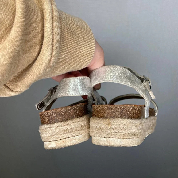 Steve‎ Madden | Silver Glitter Platform Sandals 3 - Picture 4 of 5